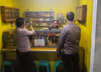Cegah Peredaran Miras Polsek Sukalarang Gelar Razia Miras