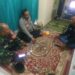 Sinergitas TNI – POLRI, Bhabinsa Bersama Bhabinkamtibmas Polsek Sukalarang Laksanakan Giat Sambang