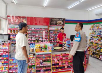Guna mlenciptakan keamanan dan kondusif, Polsek Citamiang Patroli Dialogis dan Sambangi Warga.
