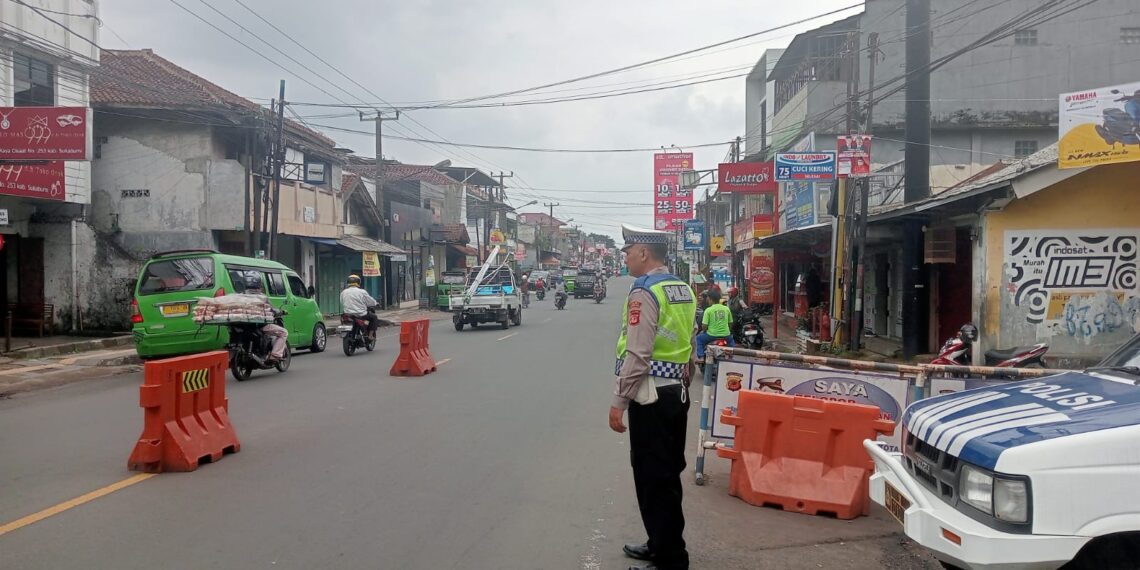 Pergelaran Gatur Siang Unit Lalulintas Polsek Cisaat Antisipasi Kemacetan