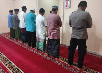 Bhabinkamtibmas Kel.Sriwidari Polsek Gunungpuyuh Giat Sholat Subuh Berjamaah