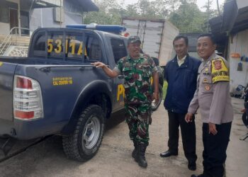 Sinergitas TNI – POLRI, Bhabinsa Bersama Bhabinkamtibmas Polsek Sukalarang Laksanakan Giat Sambang Ke Desa Binaan