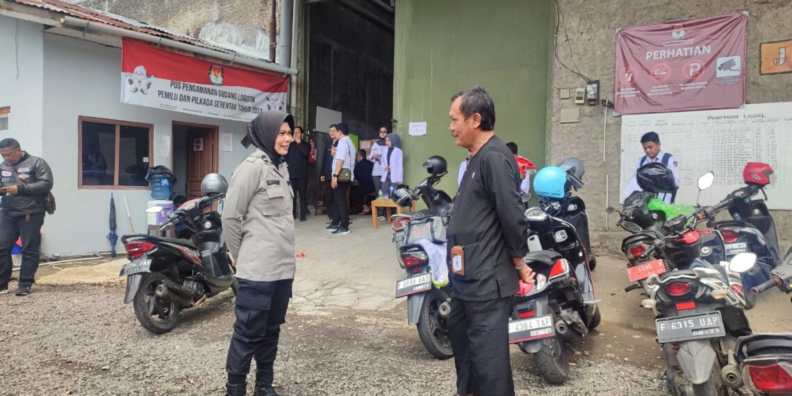 Kasium Polsek Sukaraja Polres Sukabumi Kota Wakili Kapolsek Sukaraja Lakukan Sambang Ke Gudang Logistik Komisi Pemilihan Umum (Kpu) Kabupaten Sukabumi