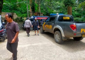 Patroli rutin Polsek Kadudampit untuk dekatkan dengan masyarakat