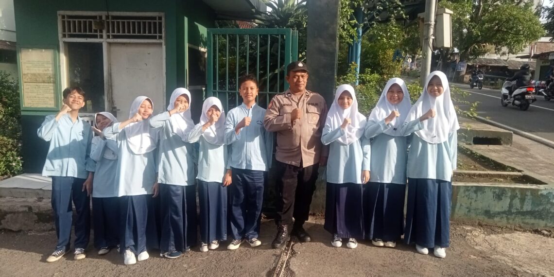Anggota Unit Samapta Polsek Sukaraja Laksanakan Patroli Dialogis