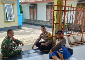 Dekati warga Babinkamtibmas bersinergi dengan Babinsa Sambangi Warga dan Berikan Imbauan Kamtibmas