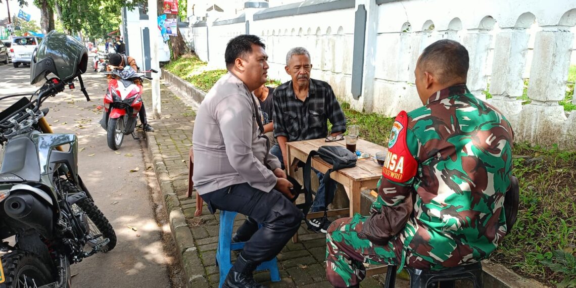 Sambangi Warga Polisi di Kota Sukabumi Sampaikan Imbauan Kamtibmas