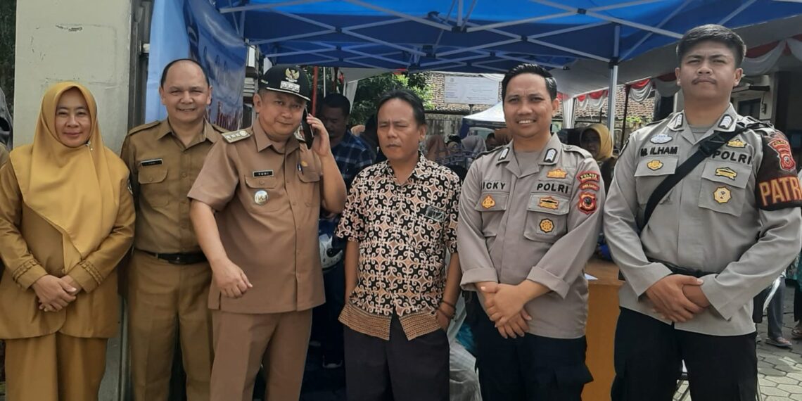 Berikan Rasa Aman Dan Nyaman Terhadap Kehadiran Polisi Di Bazar di kantor kecamatan lembursitu