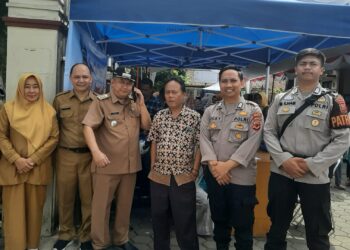 Berikan Rasa Aman Dan Nyaman Terhadap Kehadiran Polisi Di Bazar di kantor kecamatan lembursitu