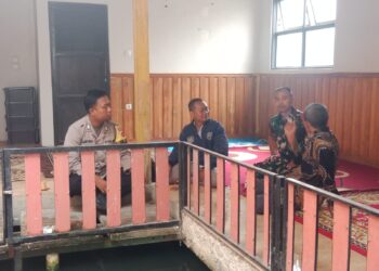 Bhabinkamtibmas Bersinergi dengan Babinsa Sambangi Warga Untuk Tingkatkan Harkamtibmas