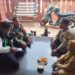 Tingkatkan Harkamtibmas, Bhabinkamtibmas Bersinergi dengan Babinsa Sambangi Warga