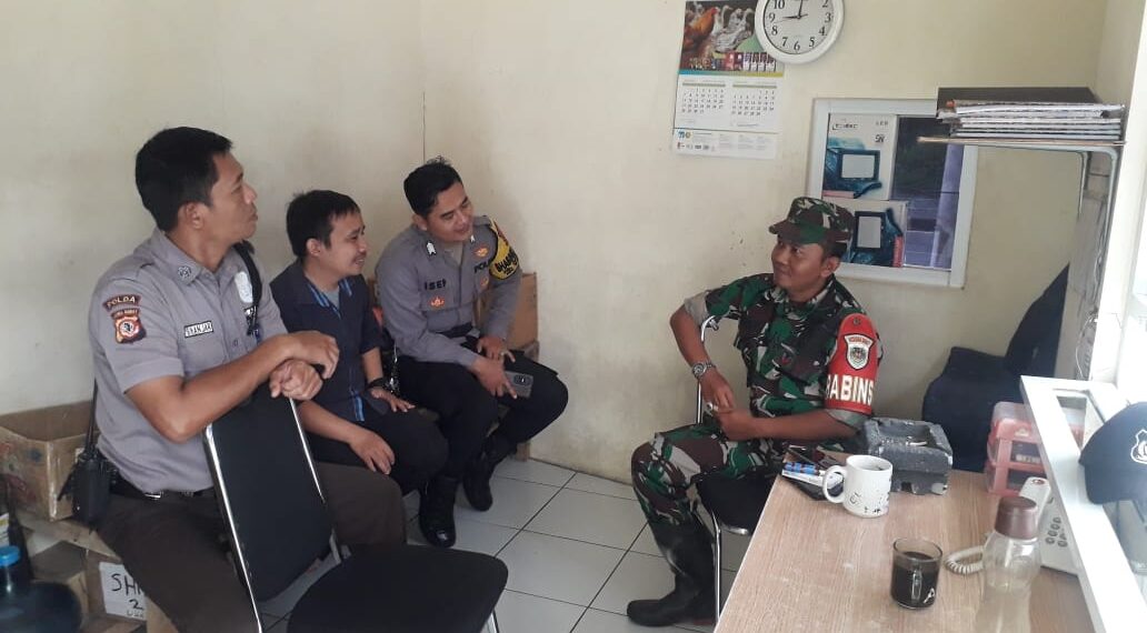 Dekati warga Babinkamtibmas bersinergi dengan Babinsa Sambangi Warga dan Berikan Imbauan Kamtibmas
