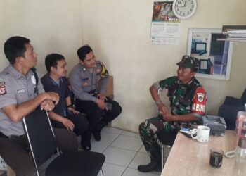 Dekati warga Babinkamtibmas bersinergi dengan Babinsa Sambangi Warga dan Berikan Imbauan Kamtibmas