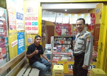 Patroli ke Mini Market Anggota Unit Samapta Polsek Cireunghas Cegah Gangguan Kamtibmas