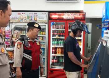 Pantau Dan Cek Mesin ATM oleh PS Kanit Samapta dan Bhabinkamtibmas  Polsek Lembursitu-Polres Sukabumi Kota