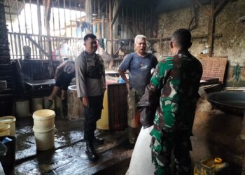 Anggota Bhabinkamtibmas Warudoyong Jaga Kondusifitas Kamtibmas di Wilayah Binaan dan Beri Imbauan Pada Masyarakat