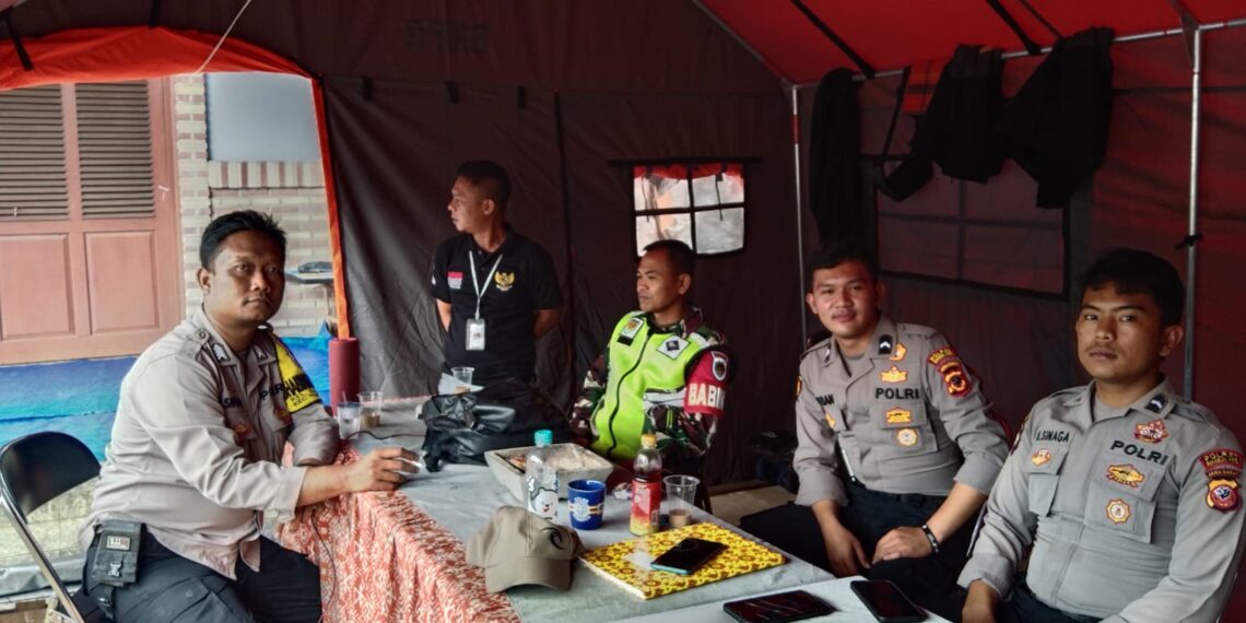 Kapolsek Warudoyong ploting Anggota Lakukan pengecekan Gudang Logistik KPU Kota Sukabumi.