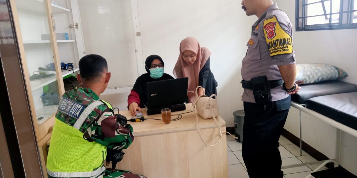 Datangi Warga Langsung, Babinkamtibmas Berikan Himbauan Gukamtibmas
