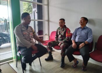 Bhabinkamtibmas Bersinergi dengan Babinsa Sambangi Warga Untuk Tingkatkan Harkamtibmas
