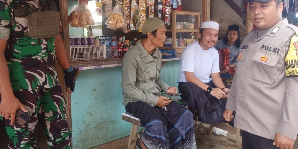 Memasuki Musim Hujan, Senergitas TNI – Polri Bhabinkamtibmas Himbau Warga Waspada Bencana Alam