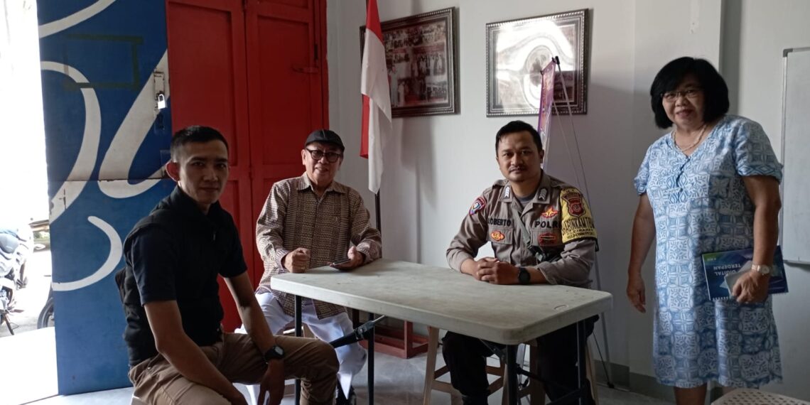 Jaga Kondusifitas Ibadah Gereja, Polsek Kebon Pedes Laksanakan Pengamanan