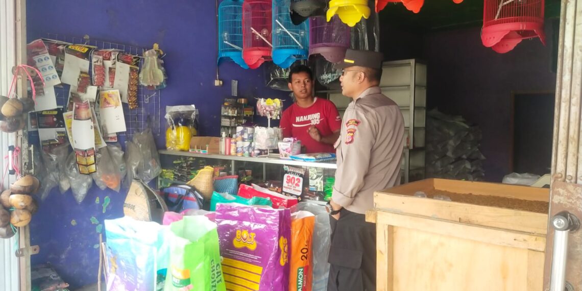 Kanit Samapta Polsek Cireunghas Sambangi Pelaku Usaha Kecil dan Menengah