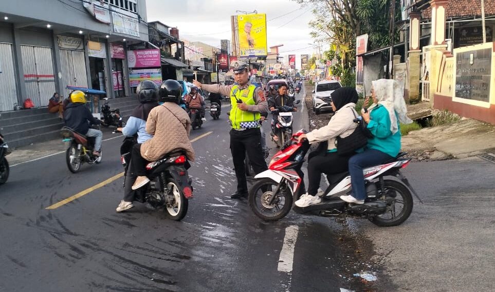 GATUR LALIN PAGI,  BENTUK PELAYANAN UNIT LANTAS POLSEK SUKALARANG KEPADA MASYARAKAT PASCA MASUK KARYAWAN