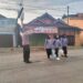 Wujud Kepedulian, Polisi Bantu Anak-Anak Sekolah Menyeberang Jalan