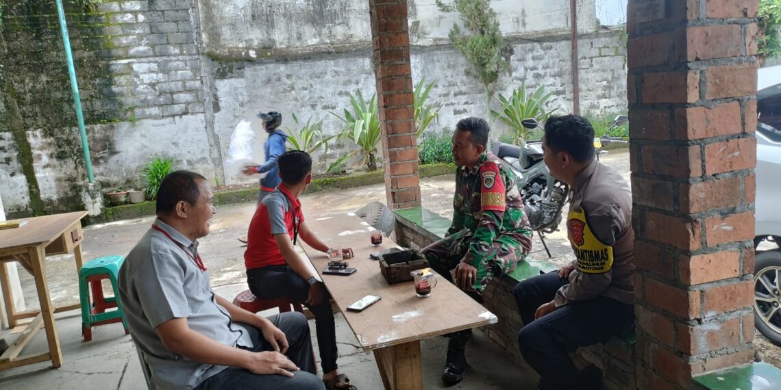 Dekati warga Babinkamtibmas bersinergi dengan Babinsa Sambangi Warga dan Berikan Imbauan Kamtibmas