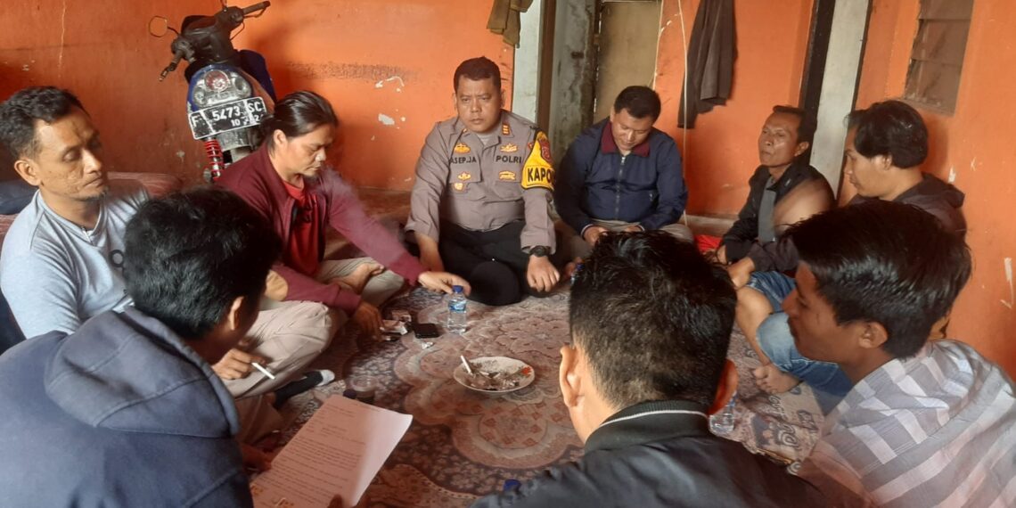 Kapolsek Sukalarang Jalin Silaturahmi Dengan Masyarakat Melalui Giat Ngariung Sareng Kapolsek