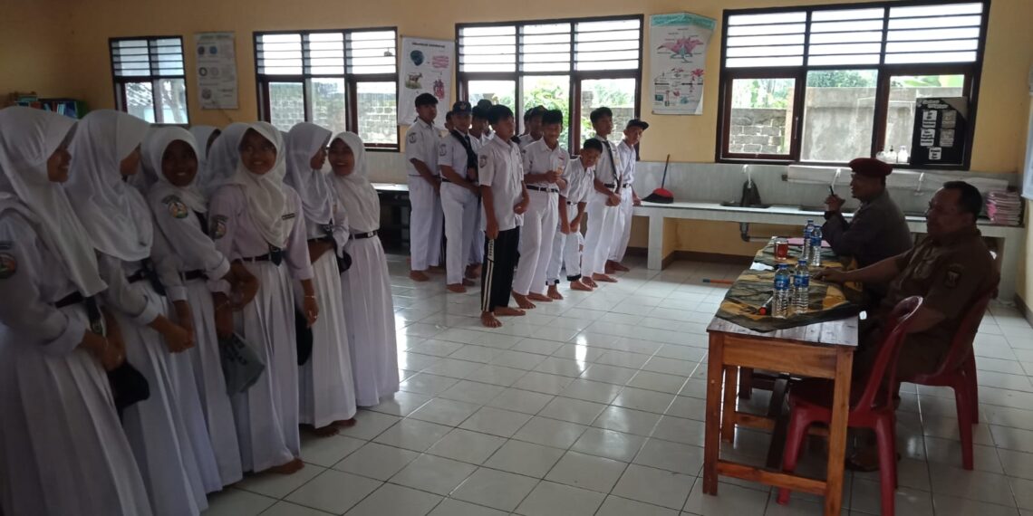 Laksanakan Penyuluhan Kesekolah Kanit Reskrim Beserta Bhabinkamtibmas