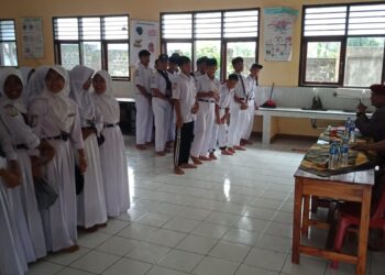 Laksanakan Penyuluhan Kesekolah Kanit Reskrim Beserta Bhabinkamtibmas