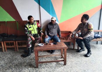 Bhabinkamtibmas Bersinergi dengan Babinsa Sambangi Warga Untuk Tingkatkan Harkamtibmas