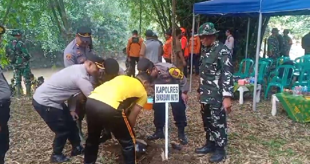 Monitoring Kegiatan  Karya Bhakti Penghijauan (Tanam Pohon) Dan Pembersihan Sungai  Cimandiri Polsek Lembursitu