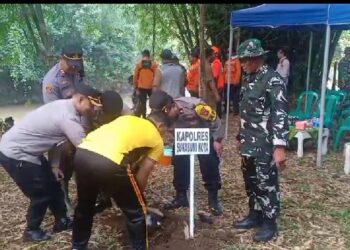 Monitoring Kegiatan  Karya Bhakti Penghijauan (Tanam Pohon) Dan Pembersihan Sungai  Cimandiri Polsek Lembursitu