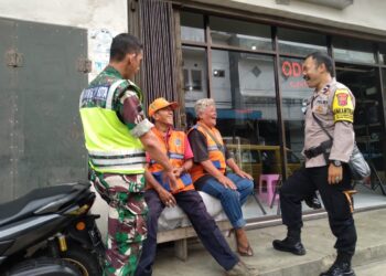 Cegah Curanmor Bhabinkamtibmas Sambangi Juru Parkir