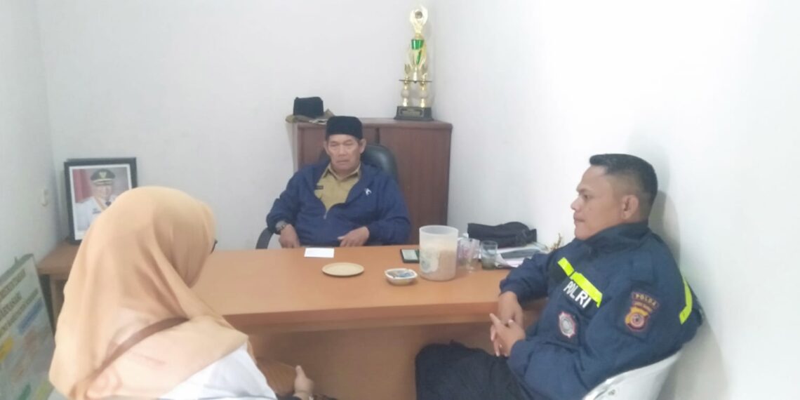 Bhabinkamtibmas Desa Warnasari Polsek Sukabumi Laksanakan Kegiatan Dialogis Dan Sambang