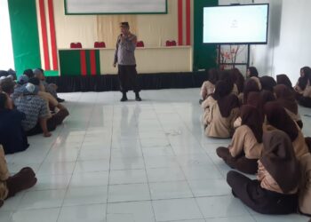 Kanit Binmas Polsek Sukaraja Bersama Anggota Bhabinkamtibmas Laksanakan Kegiatan Himbauan Kepada Siswa Siswi Smk