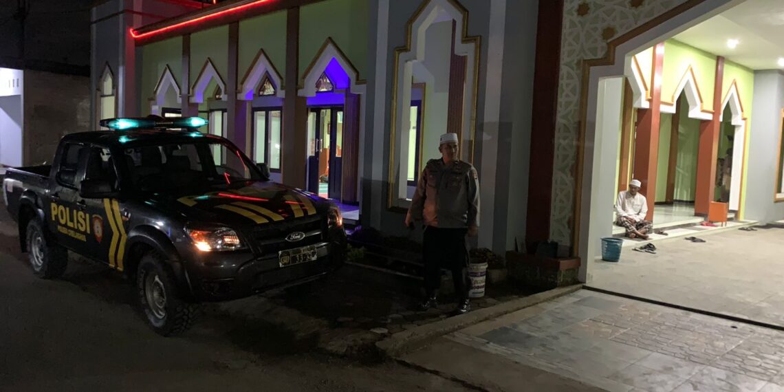 Polsek Cireunghas Berjama’ah Sholat Subuh Bersama Masyarakat Bertempat Di Masjid Al – Falah