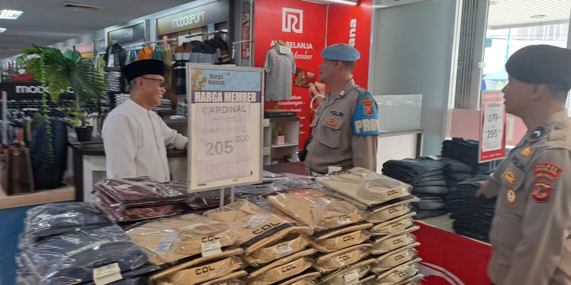 Guna menciptakan keamanan dan kondusif, Polsek Citamiang Patroli Dialogis dan Sambangi Warga.