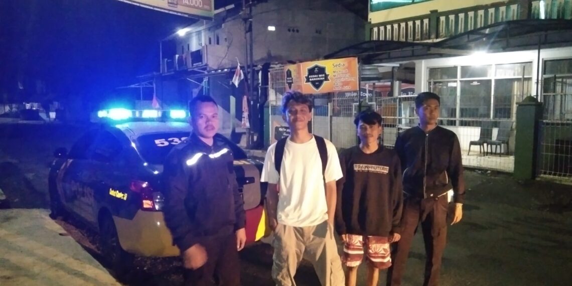 Anggota Patroli Polsek Warudoyong Polres Sukabumi Kota Gencar Laksanakan Patroli Malam Hari.