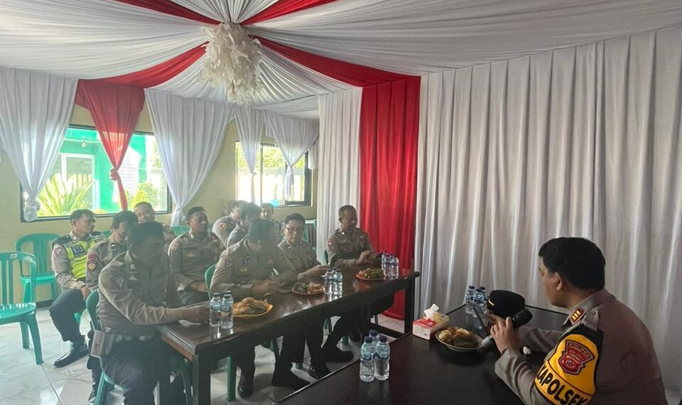 Kapolsek Sukalarang Pimpin Giat Anev Mingguan, Ini Penekananya