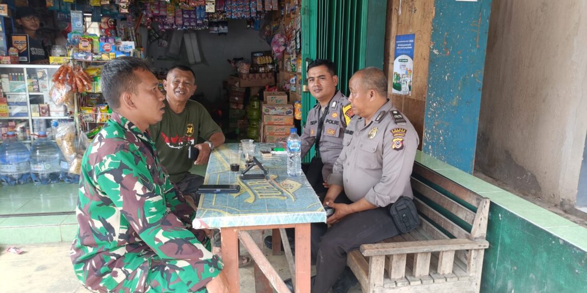 Dekati warga Babinkamtibmas bersinergi dengan Babinsa Sambangi Warga dan Berikan Imbauan Kamtibmas