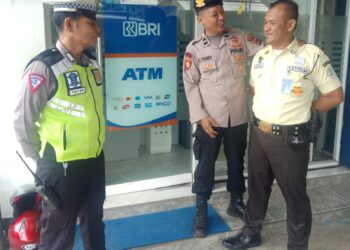 Polsek Sukalarang Kontrol BANK BRI Dan ATM Cegah Kejahatan Perbankkan Saat Patroli