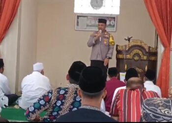 Cooling System Jelang Pemilu, Kapolsek Cisaat sampaikan pesan kamtibmas melalui Jum’at Keliling