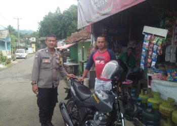 Patroli Rutin Polsek Kadudampit Untuk Dekatkan Dengan Masyarakat