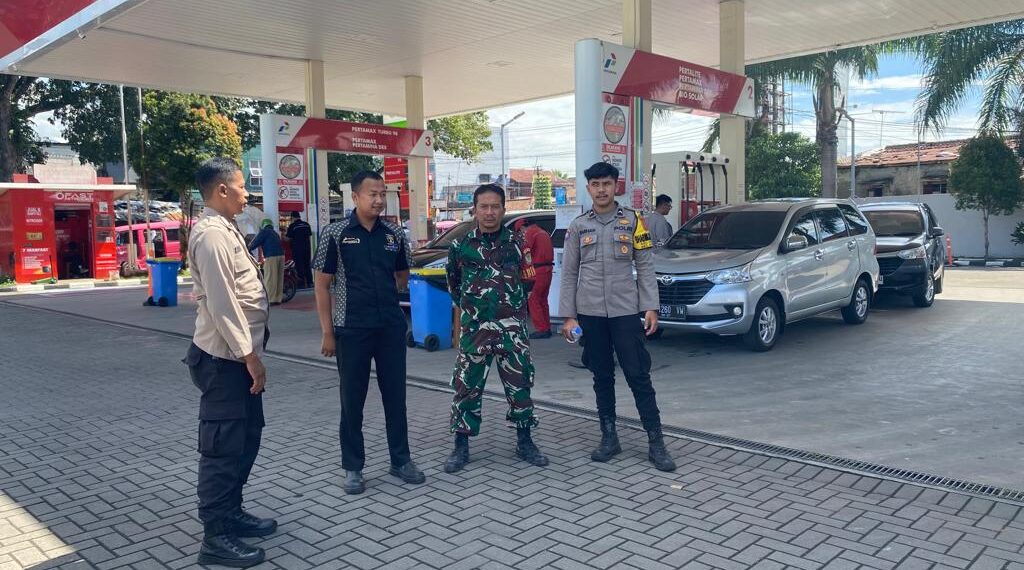 Guna mlenciptakan keamanan dan kondusif, Polsek Citamiang Patroli Dialogis dan Sambangi Warga.