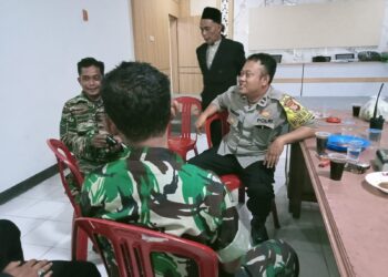 Pastikan Desa Binaan Selalu Kondusif Jelang Pemilu 2024, Bhabinkamtibmas Polsek Cireunghas Polres Sukabumi Kota Bersama Babinsa Sambangi Kantor Desa Dan Sekretariat PPS