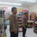 Personil Pos Pam Polsek Sukalarang Jelang Nataru Laksanakan Patroli Dialogis Kerawanan Malam Kontrol Minimarket