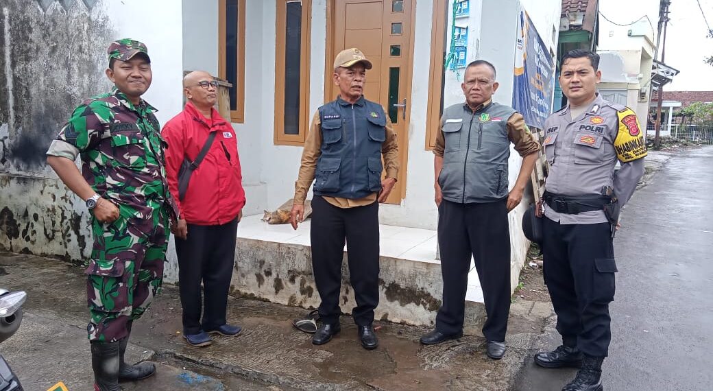 Babinkamtibmas bersinergi dengan Babinsa Sambangi Warga dan Berikan Imbauan Kamtibmas